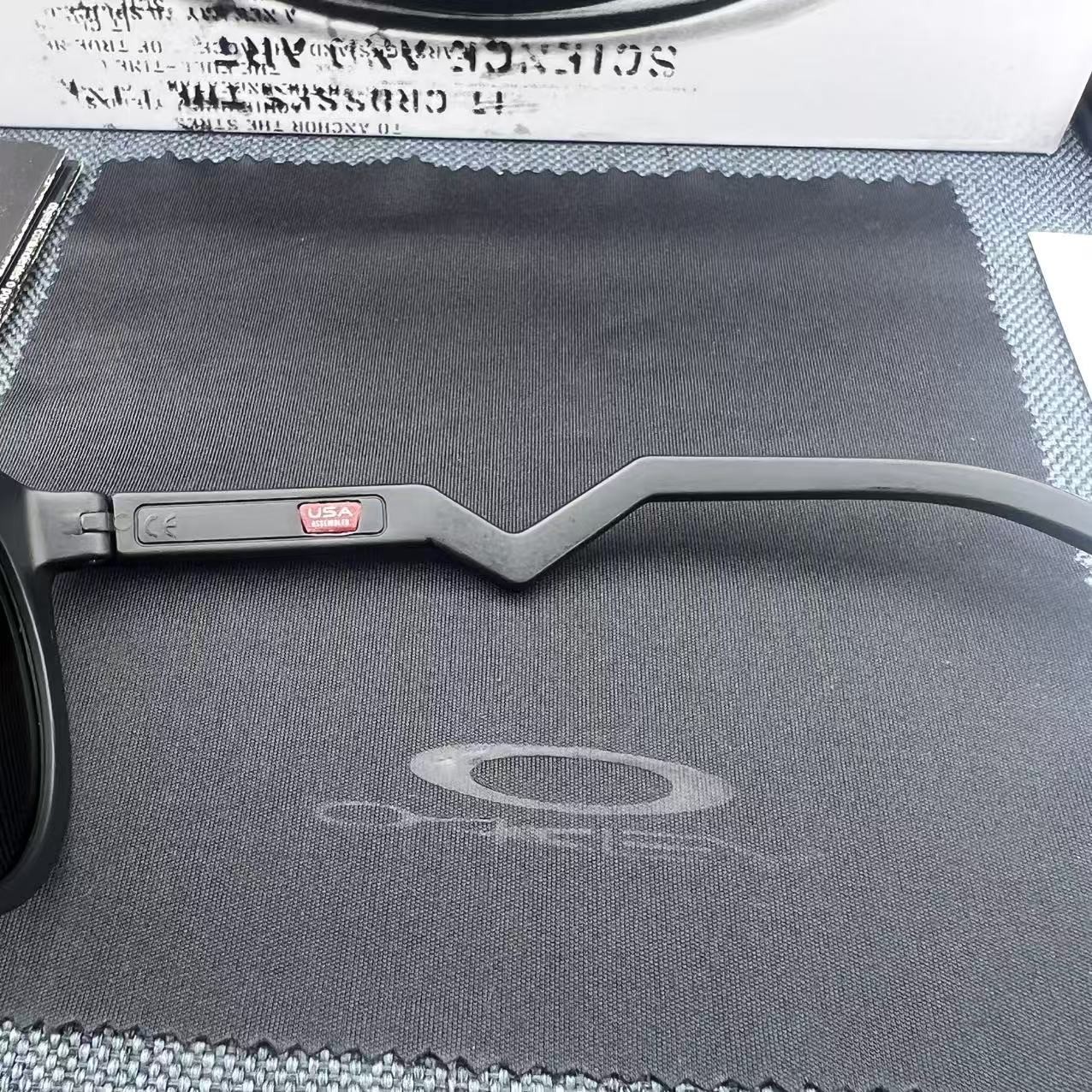 Oakley OO 9464 Hstn Matte Black Prizm Blue Unisex Womens Mens Sunglasses