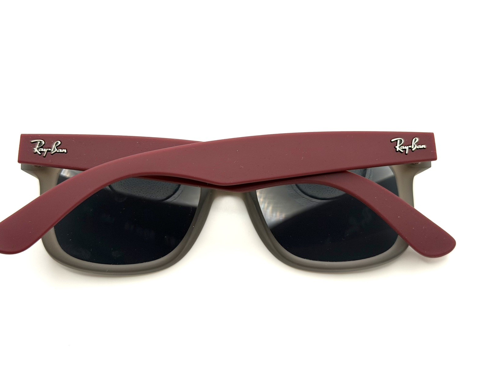 Ray-Ban RB4165 Justin Rubber Grey 6509/87 Sunglasses NEW w/ Defect