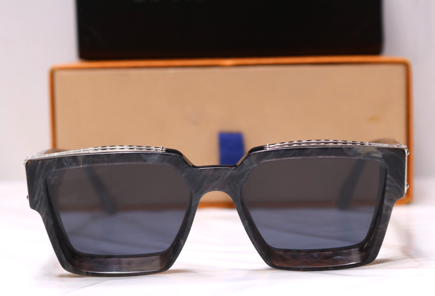 Louis Vuitton LV 1.1 Millionaires Sunglasses Gris Marble Z1326W – Grey w/Box
