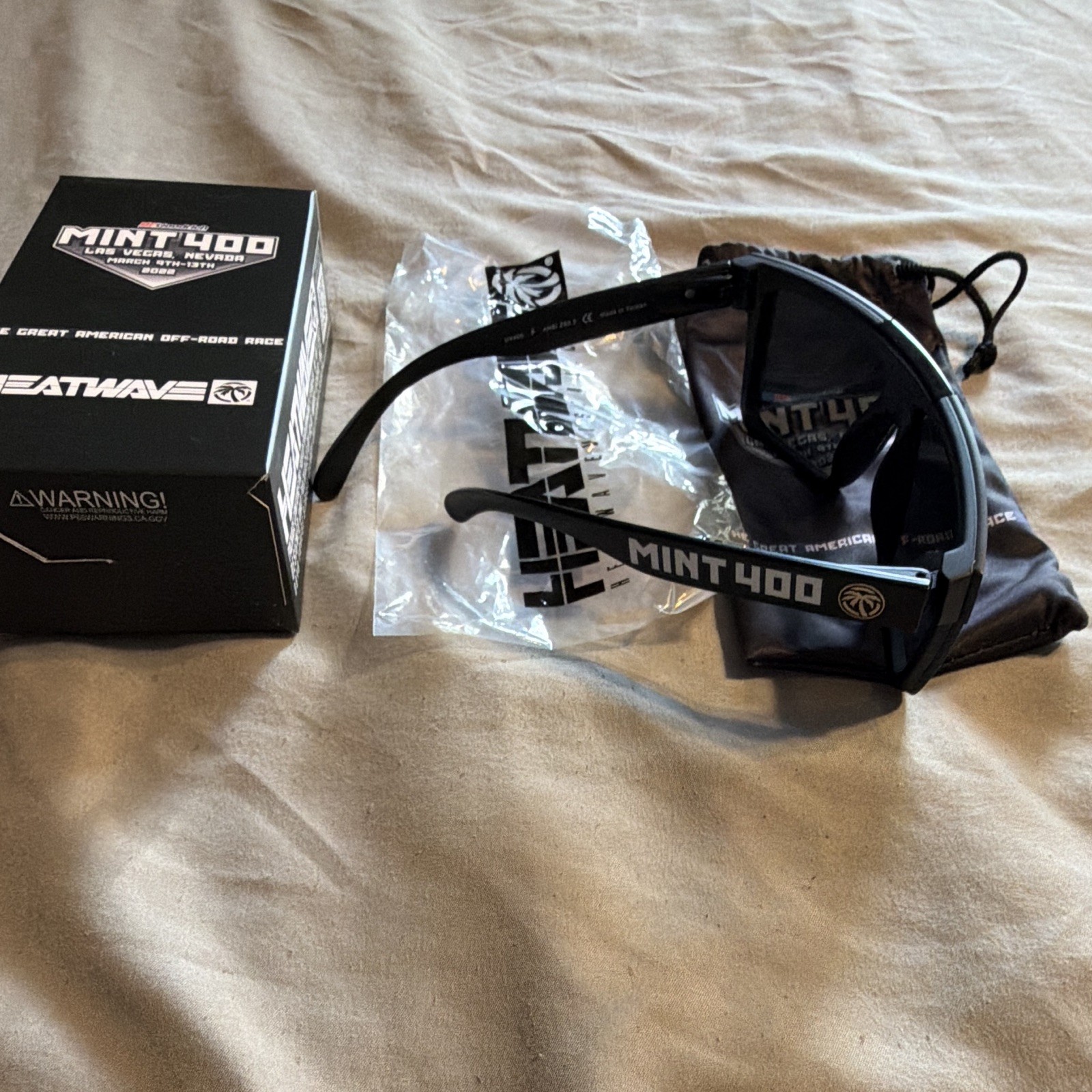 Heatwave Quatro Sunglasses Black Frame Mirrored Black Lens SE2022 + 5 Stickers