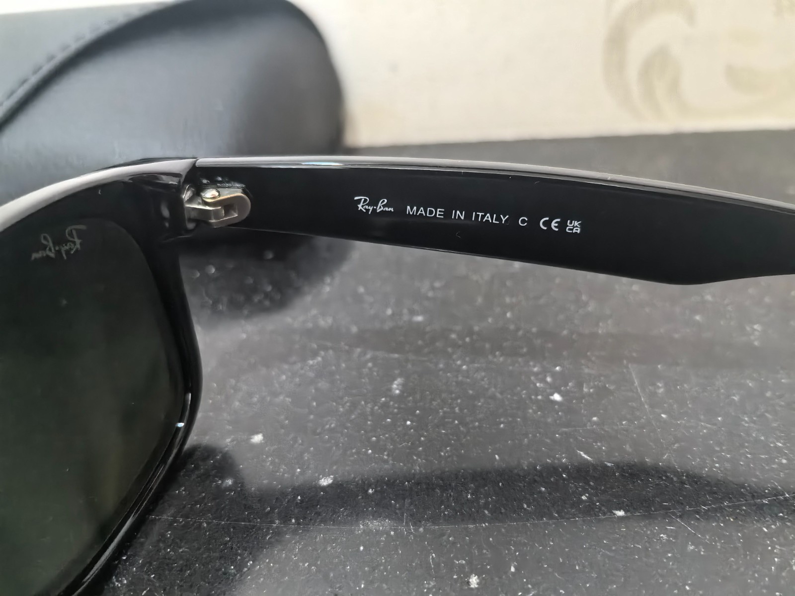 Ray-Ban New Wayfarer Unisex Sunglasses RB2132 Black Frame G-15 Green Lens 55-18
