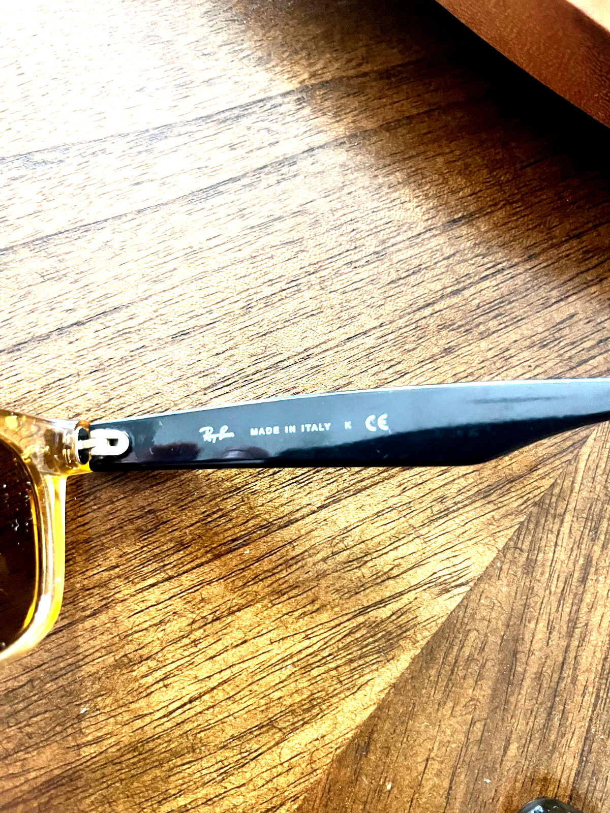 Ray-Ban Wayfarer Black Frame Green Lens Sunglasses – RB2132