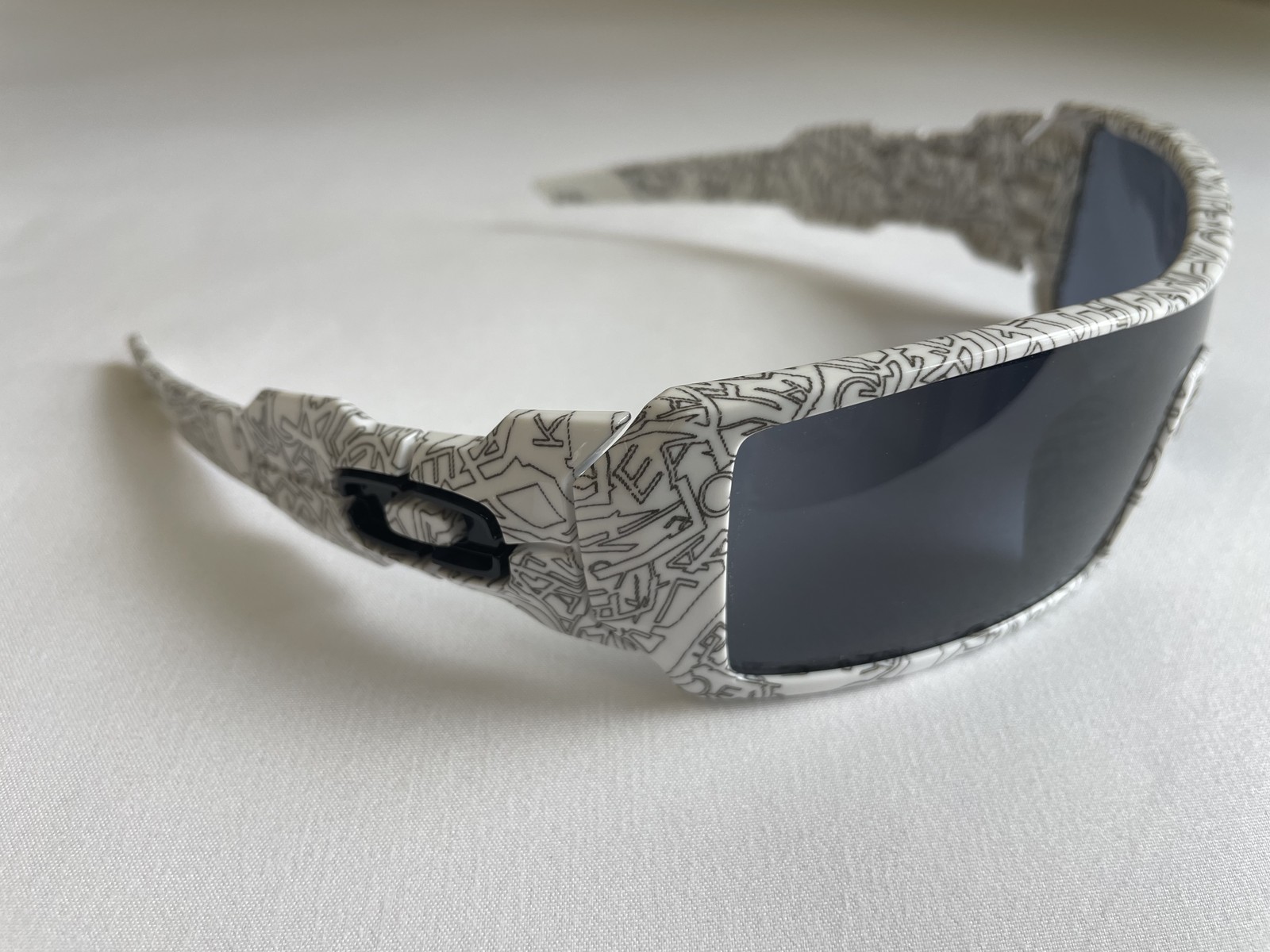 Oakley Oil Rig White Ghost Text – Black Iridium – VERY NICE