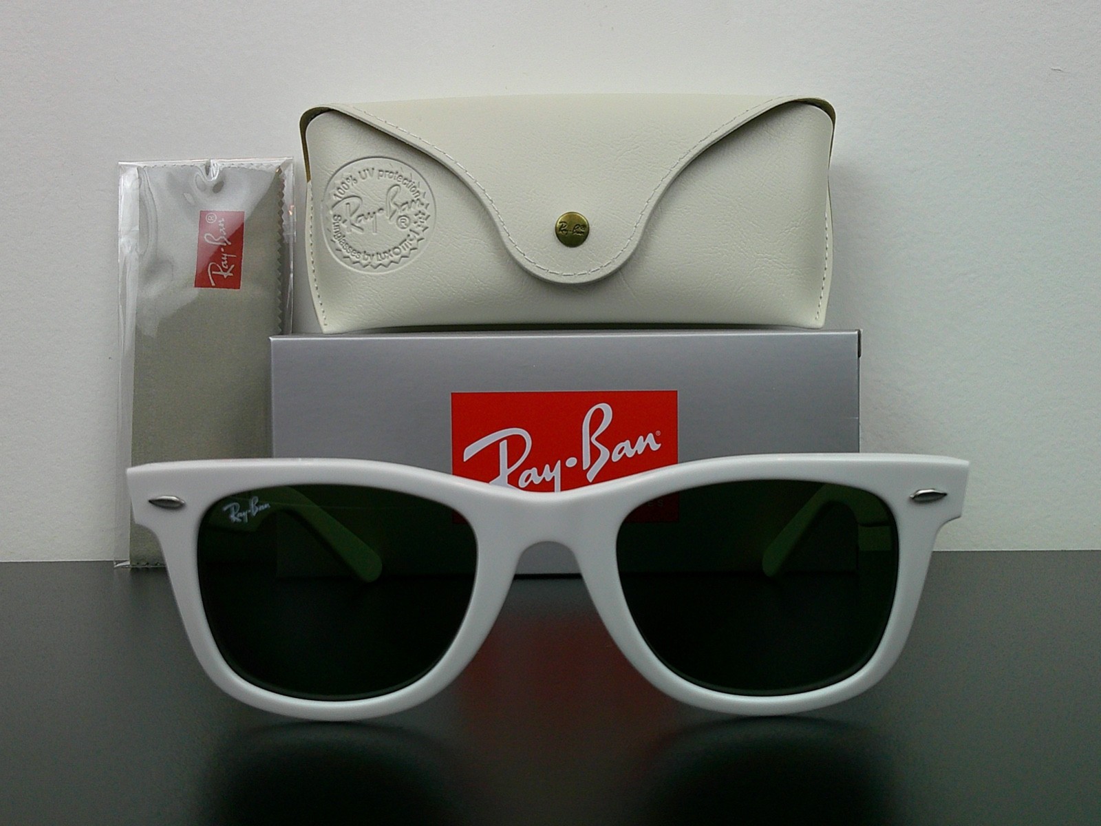 Ray-Ban RB2140 Original Wayfarer Classic Sunglasses White G-15 50mm Never Worn