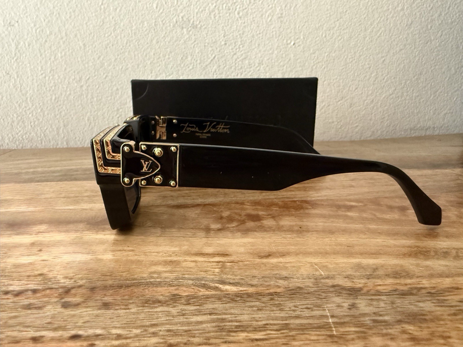 Louis Vuitton 1.1 Millionaires Z1165W Sunglasses Square Black Gold Monogram