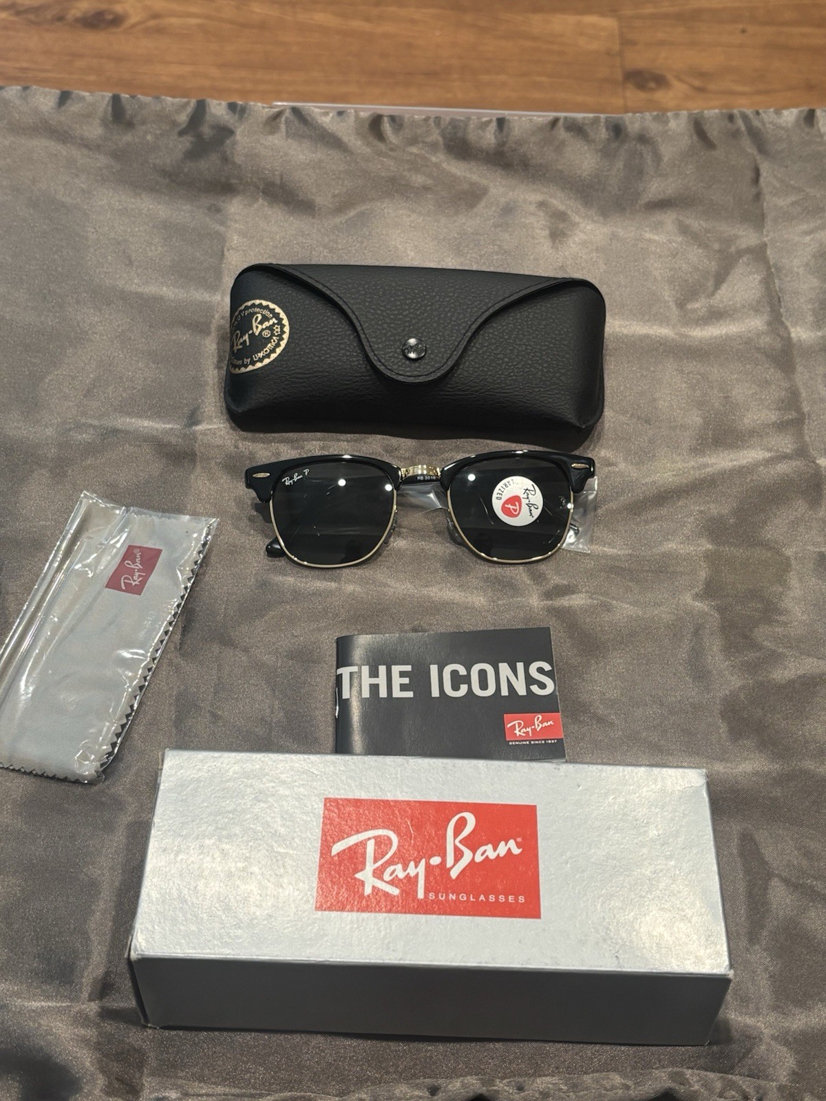 Ray-Ban RB3016 Clubmaster Men’s Sunglasses Black Metal/Plastic Polarized Green