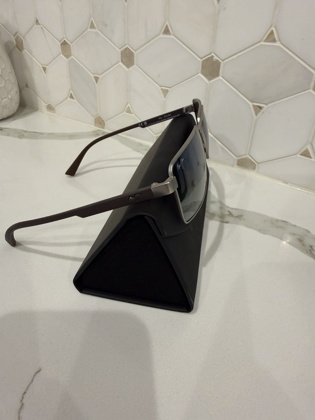 BRAND NEW NEVER WORN Maui Jim Polarized Sunglasses Silver Metal Frame Gray Glass