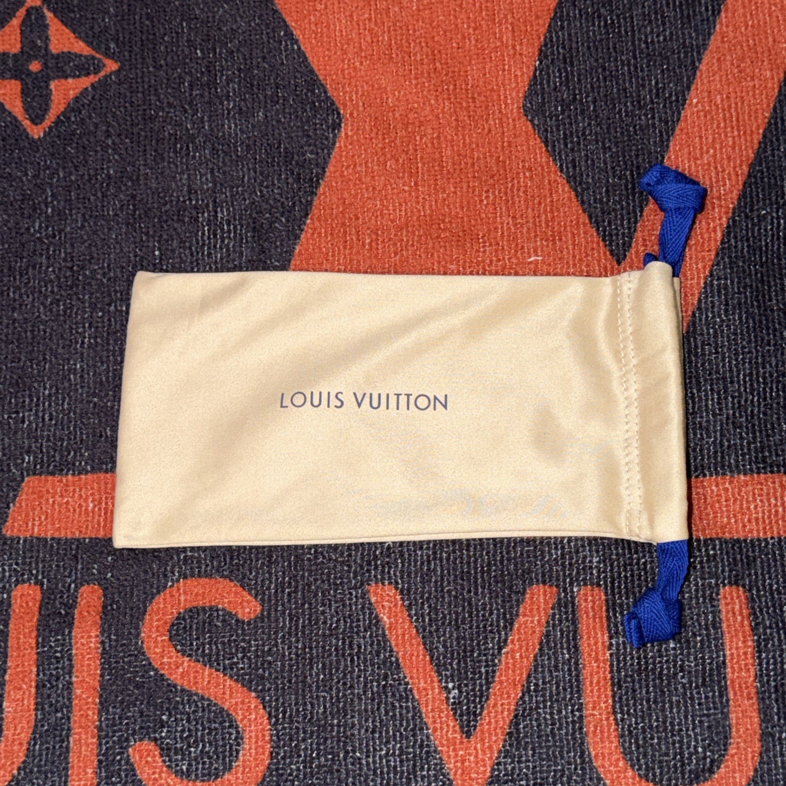 Authentic Louis Vuitton empty sunglasses dust bag .