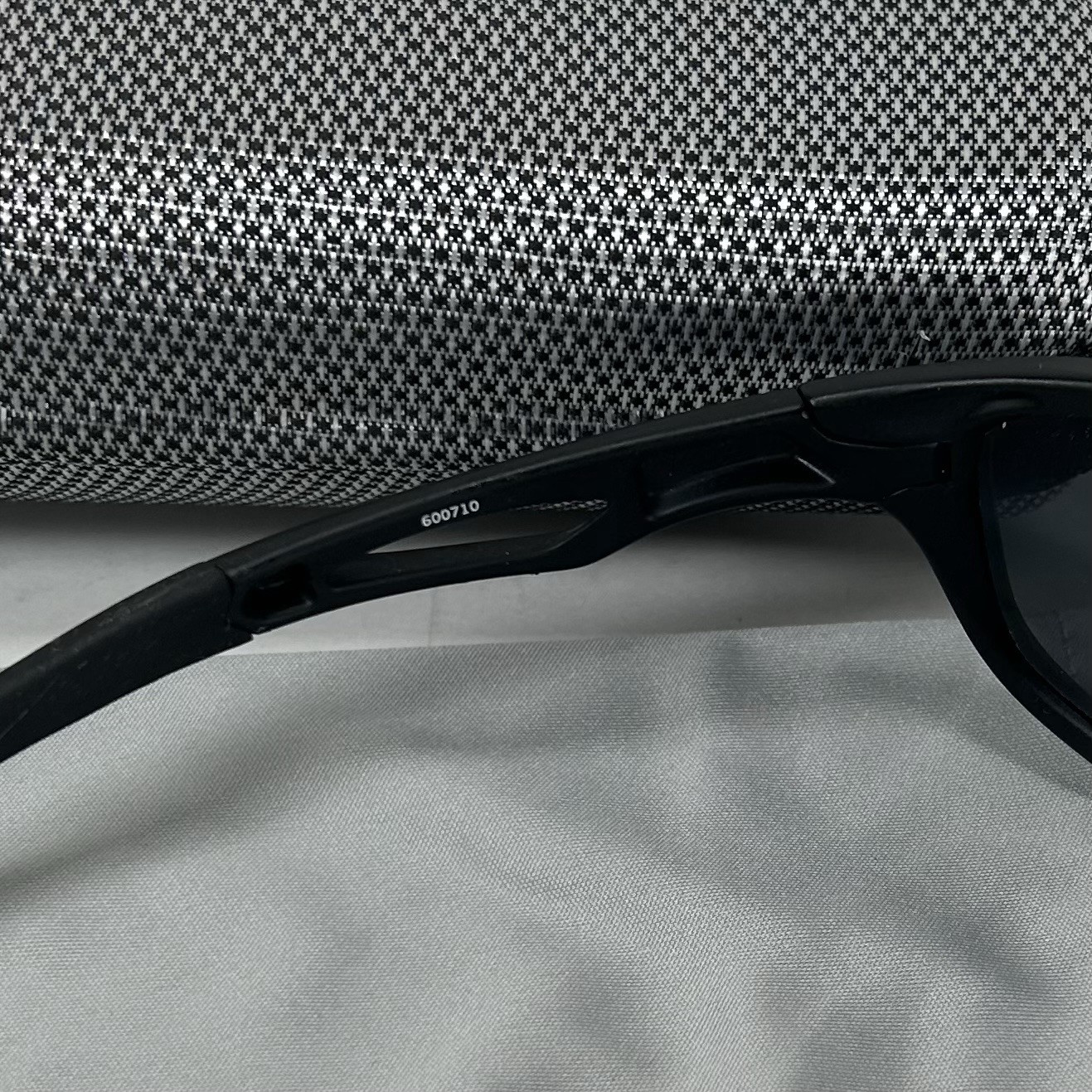 RIVBOS Men’s Polarized Sunglasses Wrap Lightweight Sports Black Frame Black Lens