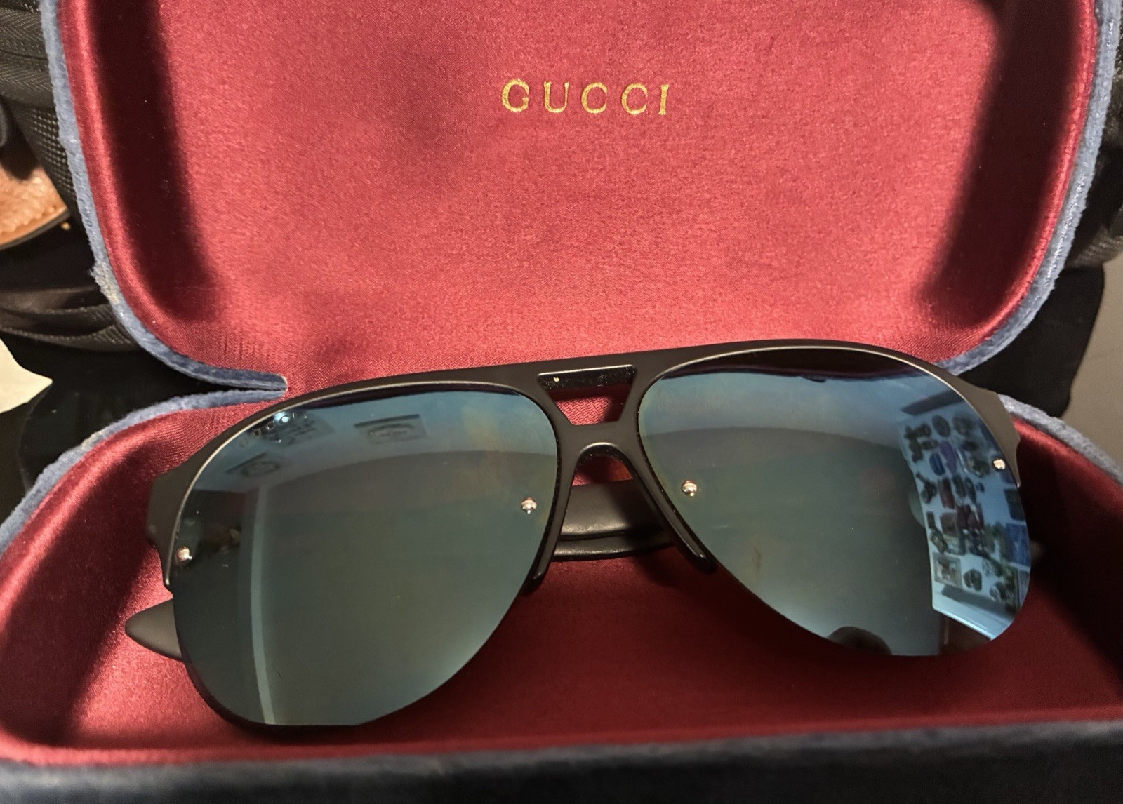 Gucci Men’s Aviator Sunglasses Black Plastic Frame Gray Tinted Lenses Case