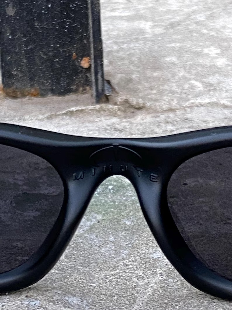 Retro Oakley Minute 1.0 Polarized Sunglasses Black Frame Black Lenses