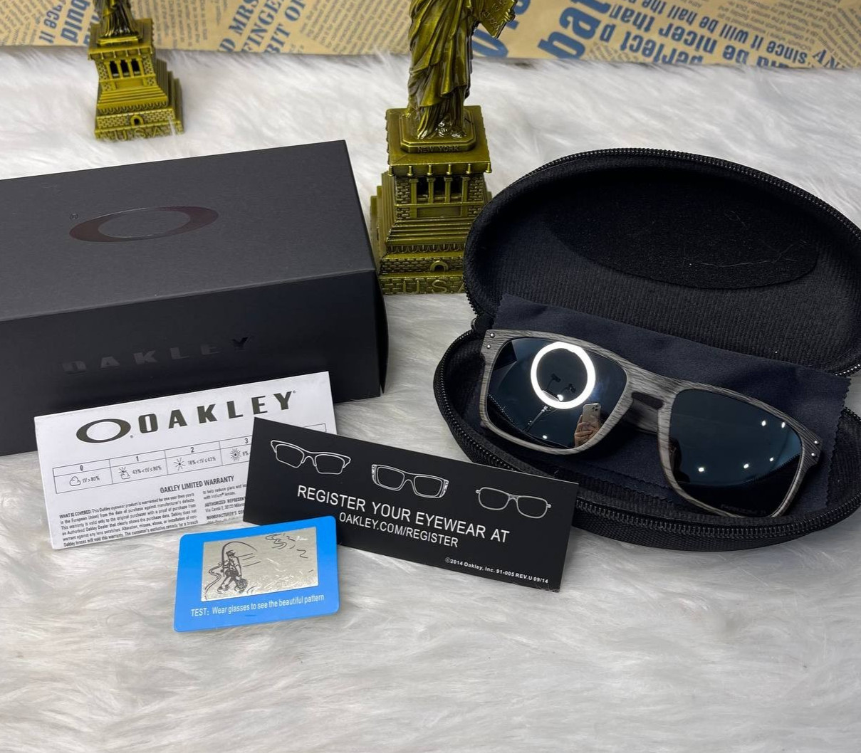 Oakley Holbrook Sunglasses Grey Woodgrain Frame Silver Mirror Polarized UV New