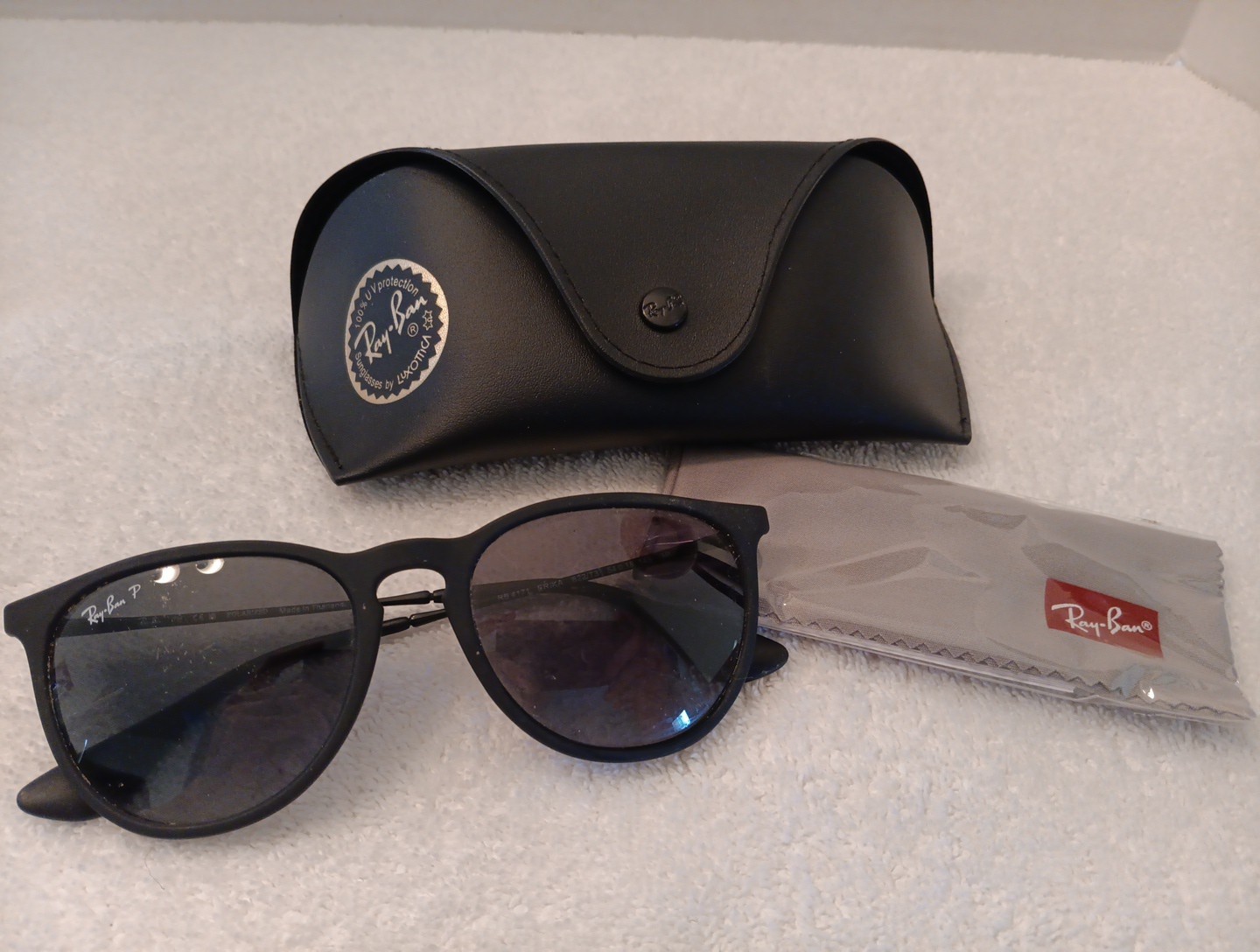 Pre-Owned Ray-Ban Erika RB4171 622/T3 54mm Polarized Black/Gray w/ Case See Pics