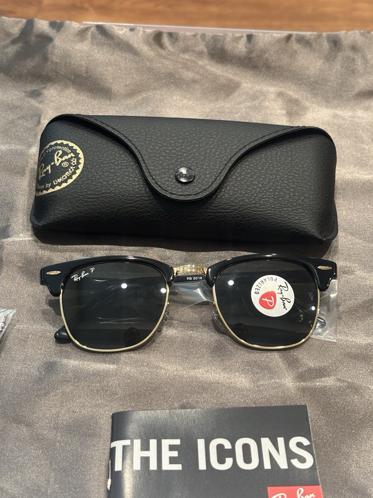 Ray-Ban RB3016 Clubmaster Men’s Sunglasses Black Metal/Plastic Polarized Green