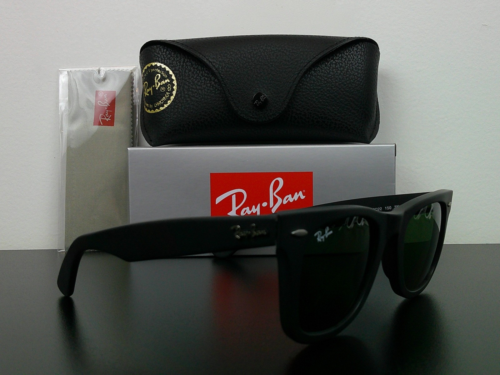 Ray-Ban RB2140 Wayfarer Classic Sunglasses Matte Black G-15 50mm Never Worn
