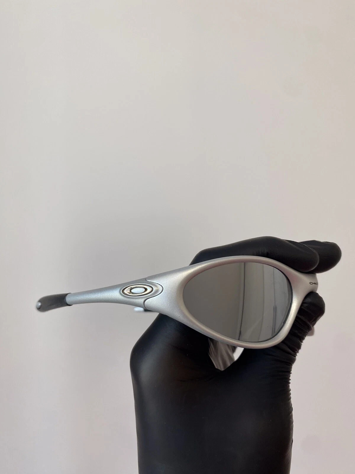 Oakley Mitute Silver Vintage Sunglasses Gorpcore USA Y2K Avantgarde Archive Hype