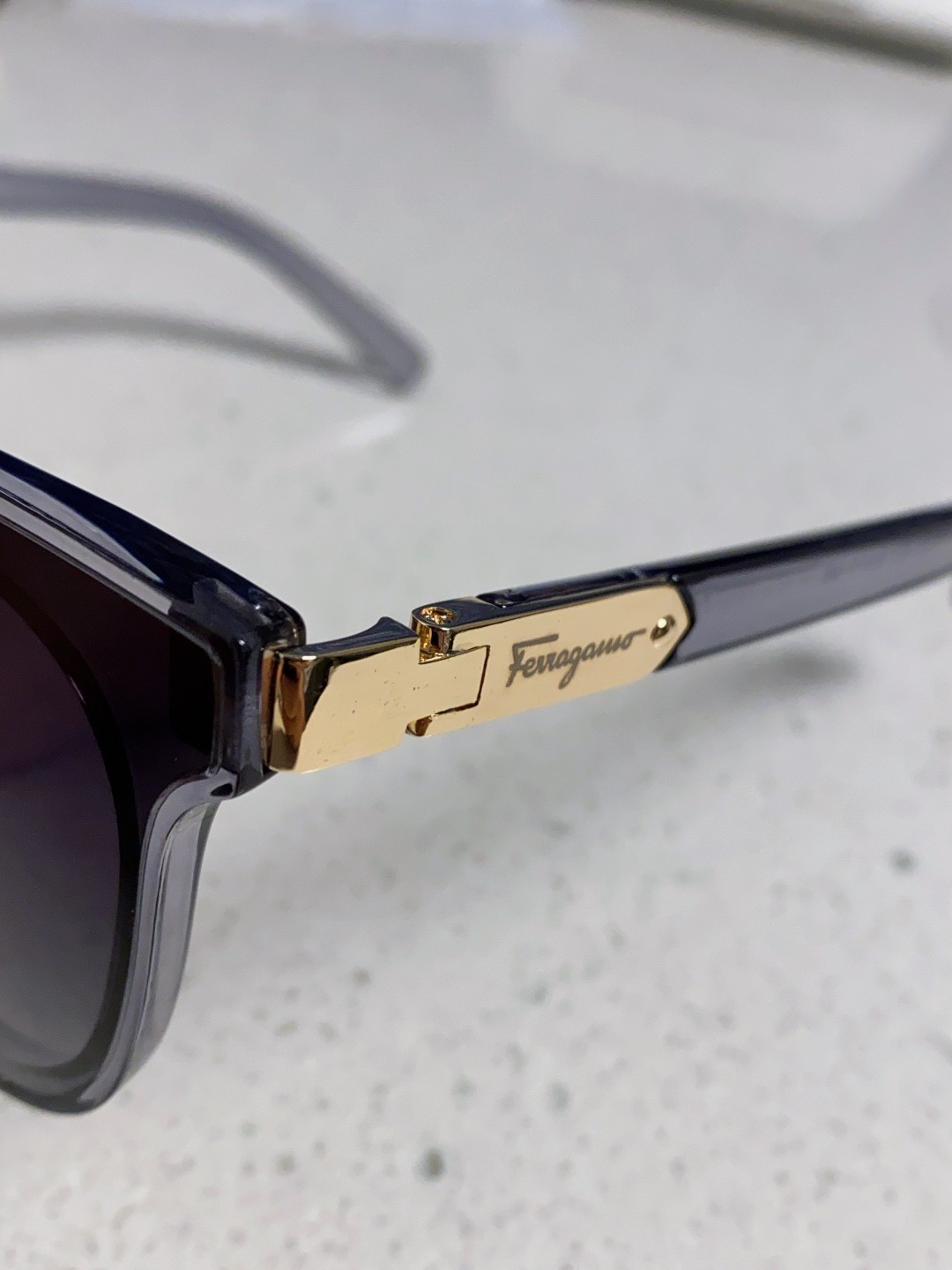 Salvatore Ferragamo Unisex Sunglasses Model: SF1073S Size: 54 □ 17 – 140