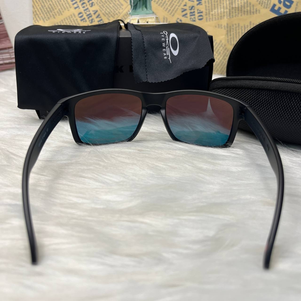 Oakley Holbrook Sunglasses Matte Black Frame | Fire Red Polarized Lens NEW