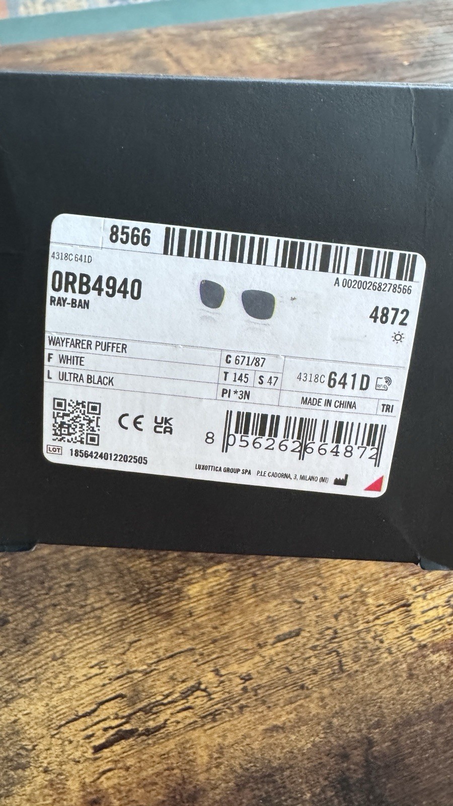 Ray-Ban Wayfarer Puffer | White Fram | Black Lenses – New in Box