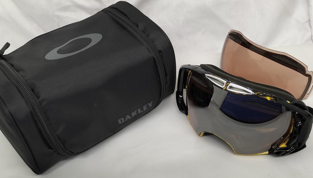 OAKLEY snow goggles from Japan