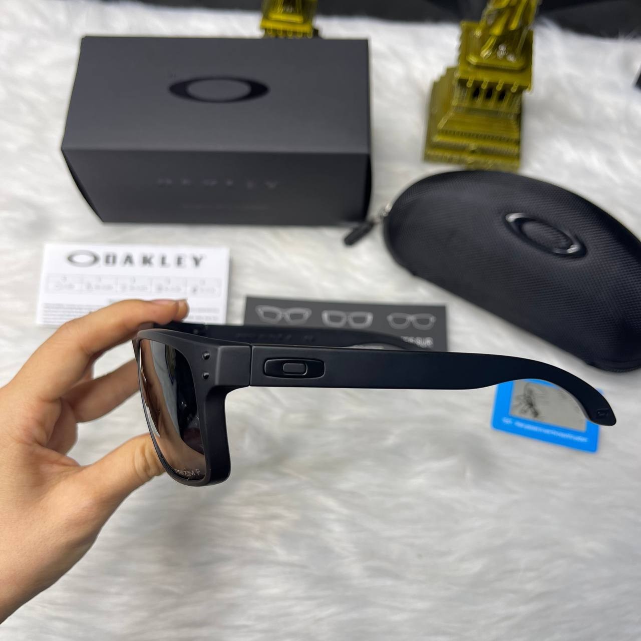 New Oakley Holbrook Polarized Black Lens Sunglasses Matte Black Frame