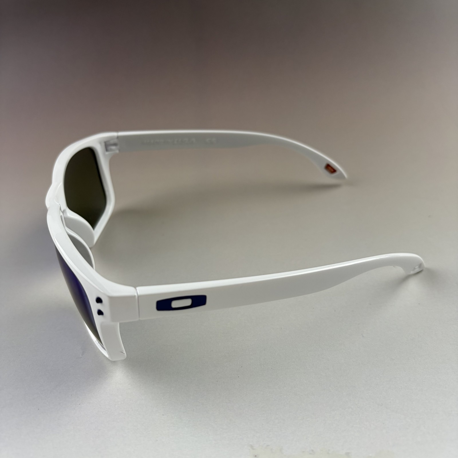 Oakley Holbrook Polarized Sunglasses – White/Blue