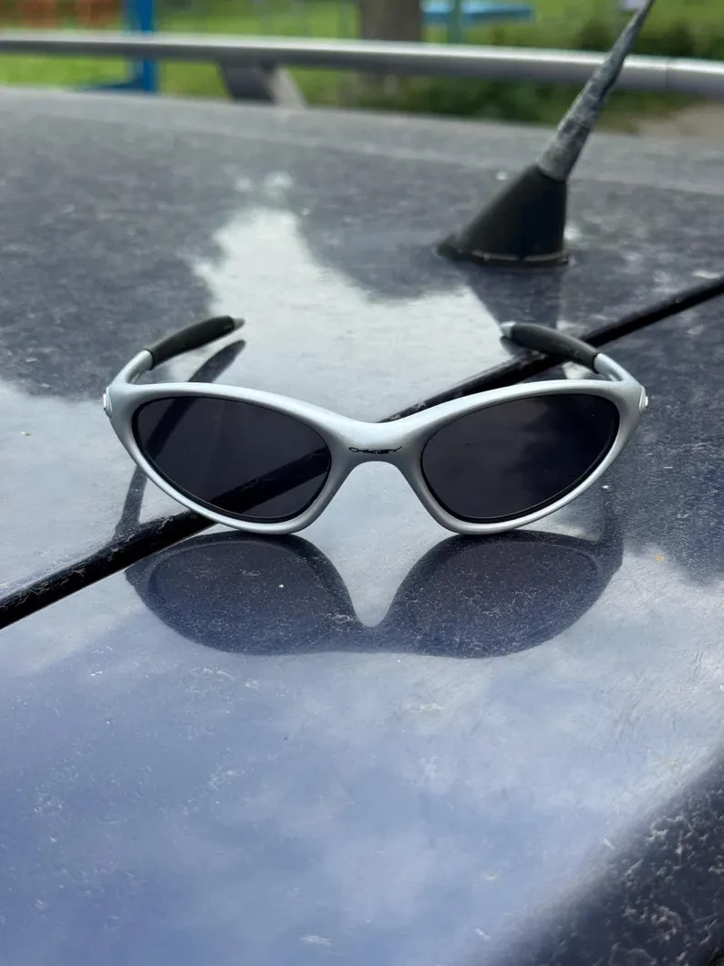 Retro Oakley Minute 1.0 Polarized Sunglasses Sliver Frame Black Lenses