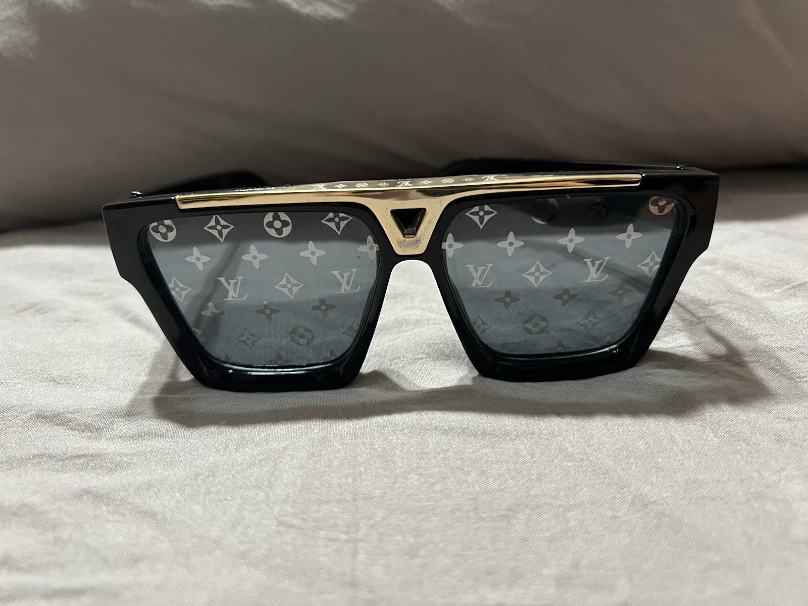 Louis Vuitton Men’s Square Sunglasses Black Frame Monogram Gray Tinted Logo