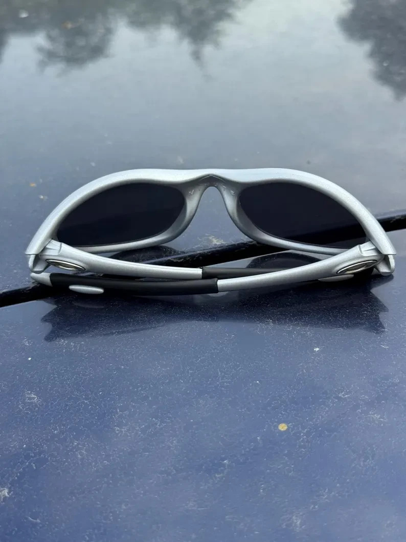 Retro Oakley Minute 1.0 Polarized Sunglasses Sliver Frame Black Lenses