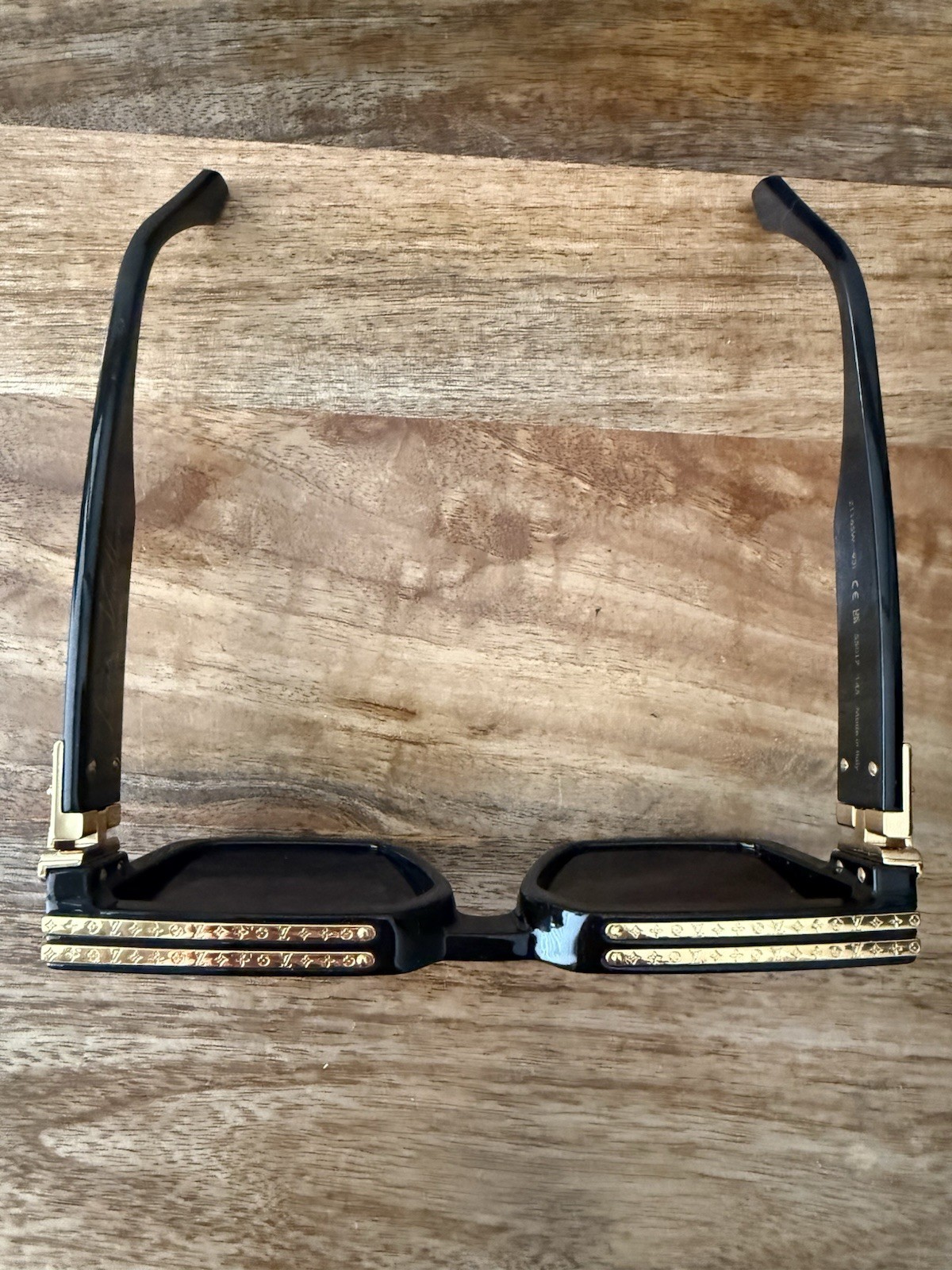 Louis Vuitton 1.1 Millionaires Z1165W Sunglasses Square Black Gold Monogram