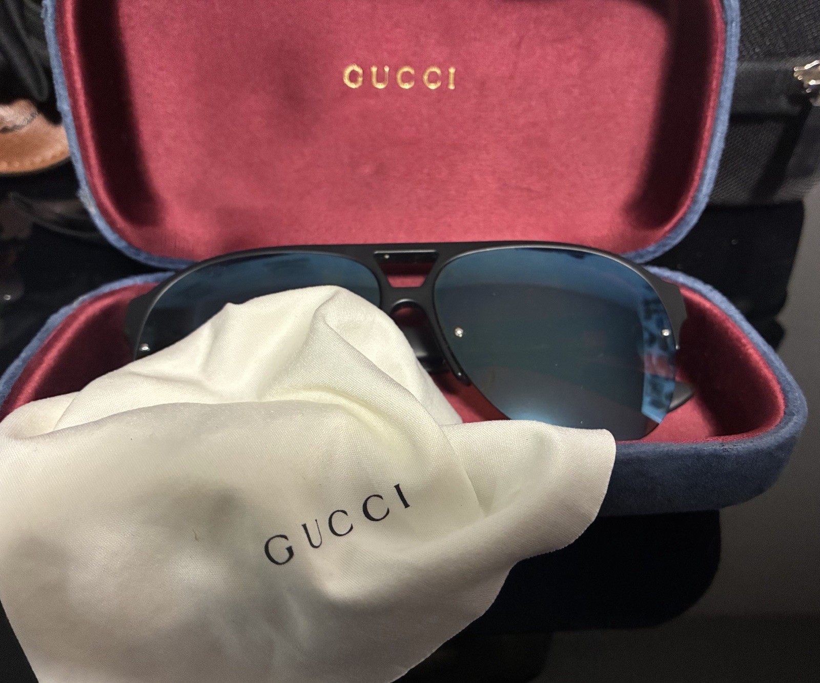 Gucci Men’s Aviator Sunglasses Black Plastic Frame Gray Tinted Lenses Case