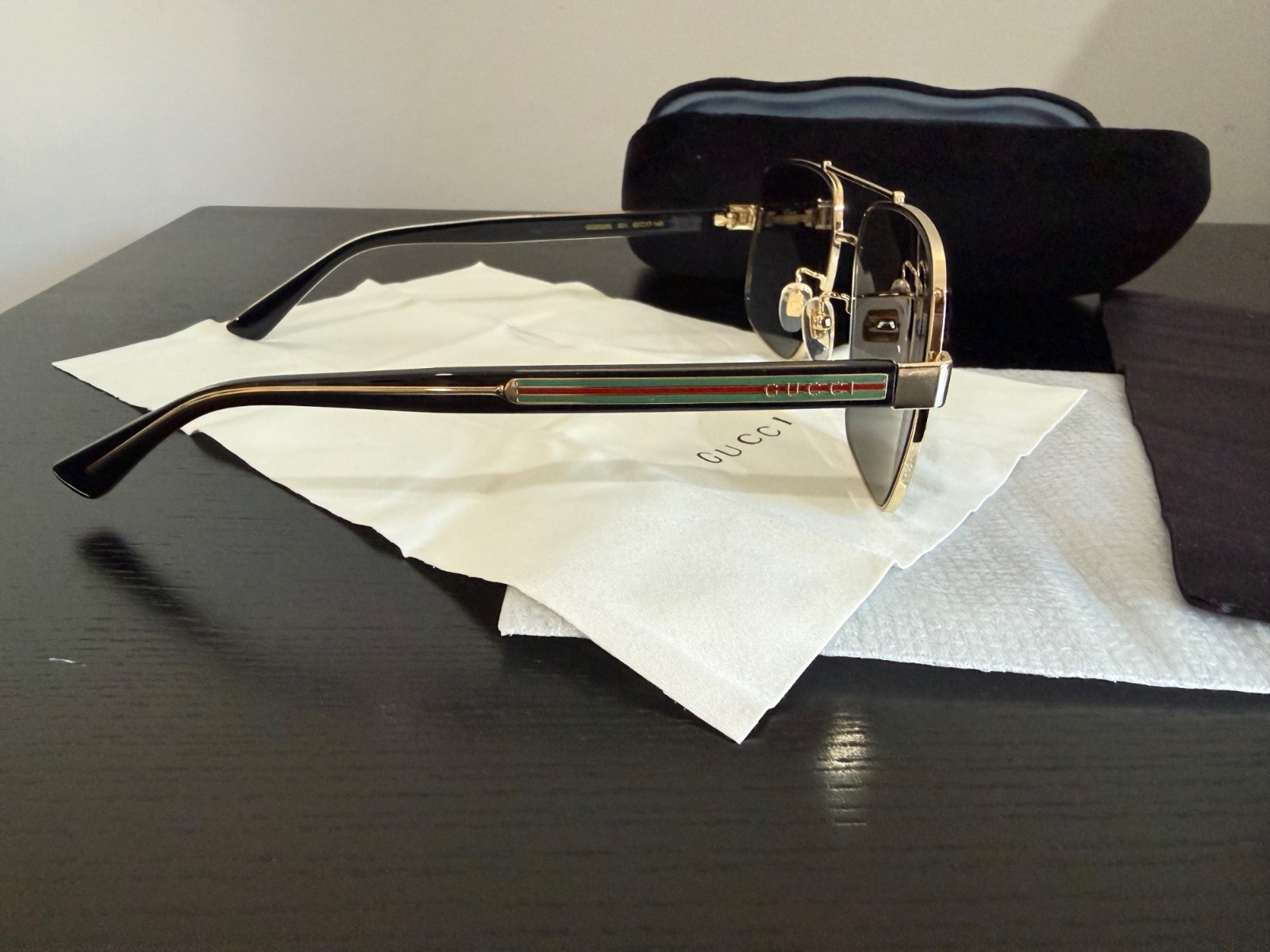 Gucci GG0529S 001 Sunglasses Never Worn Gold Metal Pilot Frame Square Glasses