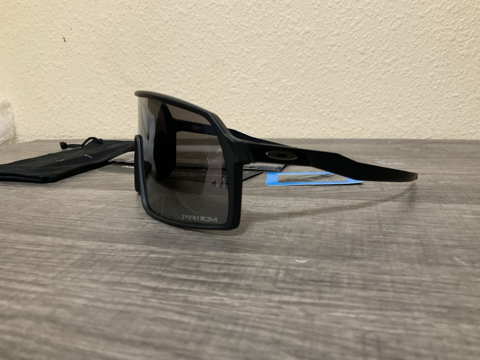 NEW OAKLEY OO9406 Sutro Rectangular Sunglasses Black frame – Prizm lens