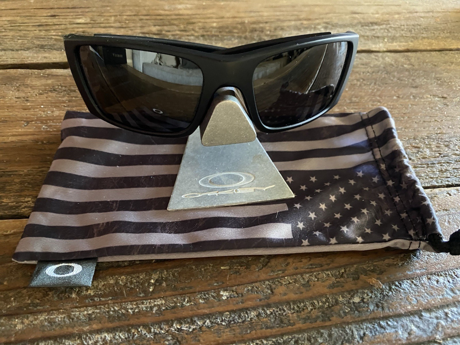 OAKLEY FUEL CELL 9096-82, SI Matte Black Steel Flags, Black Iridium