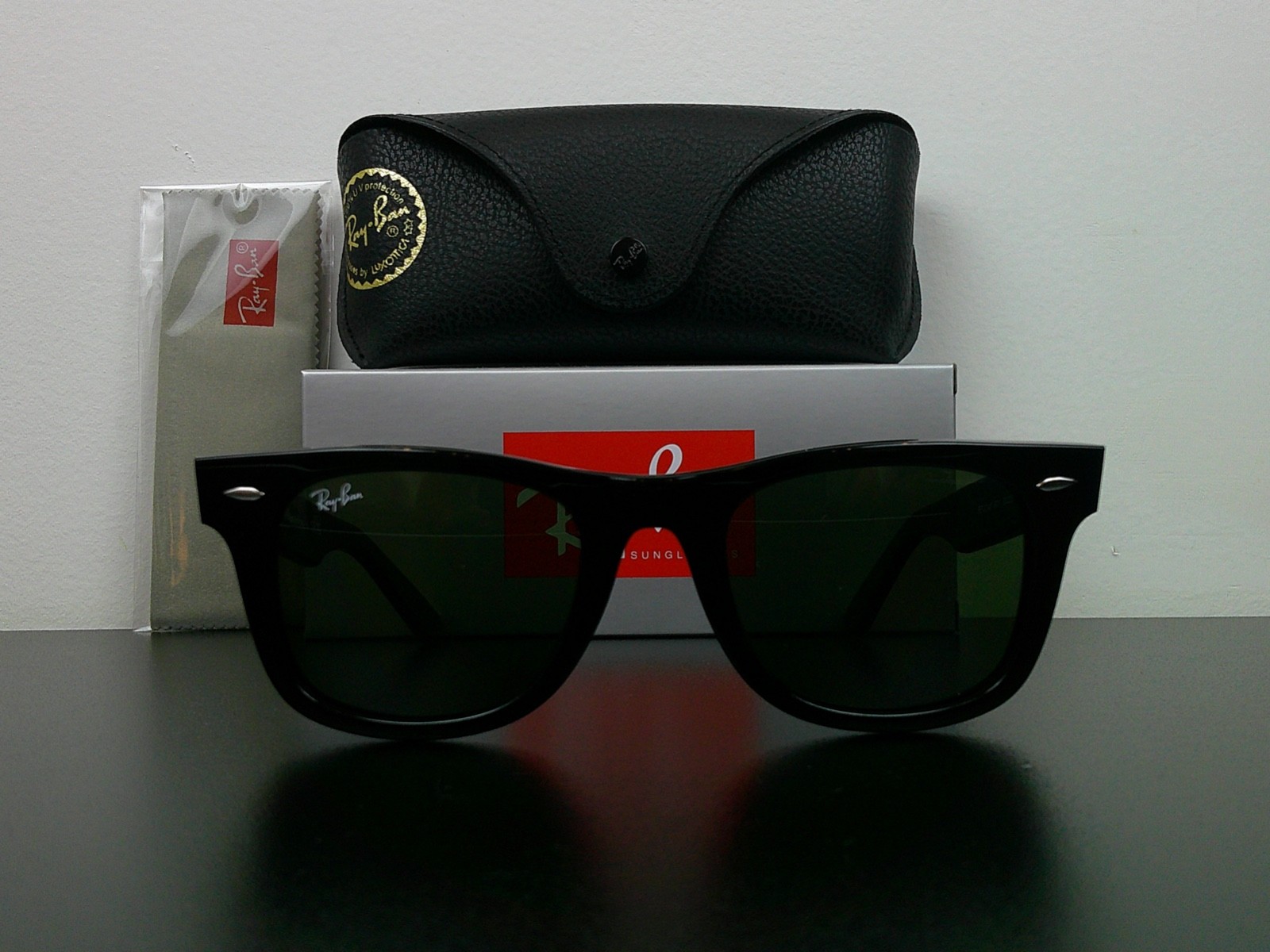 Ray-Ban RB2140 Original Wayfarer Classic Sunglasses Black G-15 50mm Never Worn
