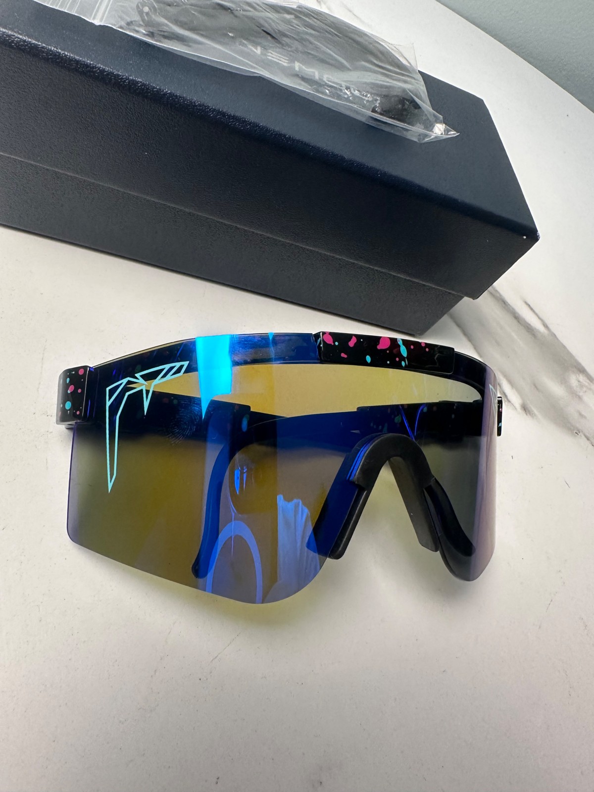 Onemood Oversized Shield Sunglasses Blue Iridescent Lens – Used
