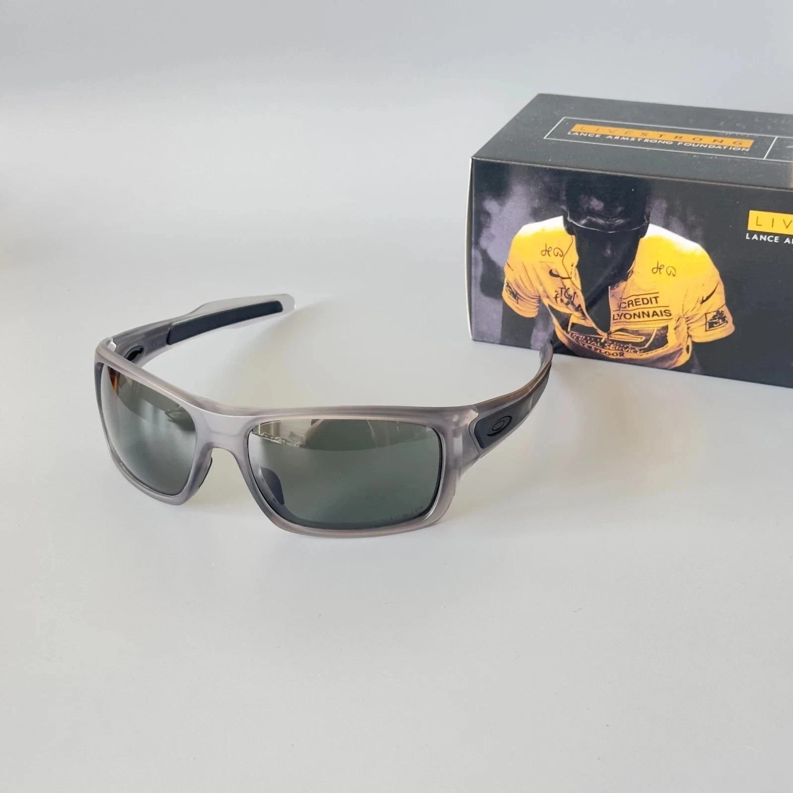 Oakley Turbine OO9263 Grey Smoke Frame Black Polarized Sunglasses