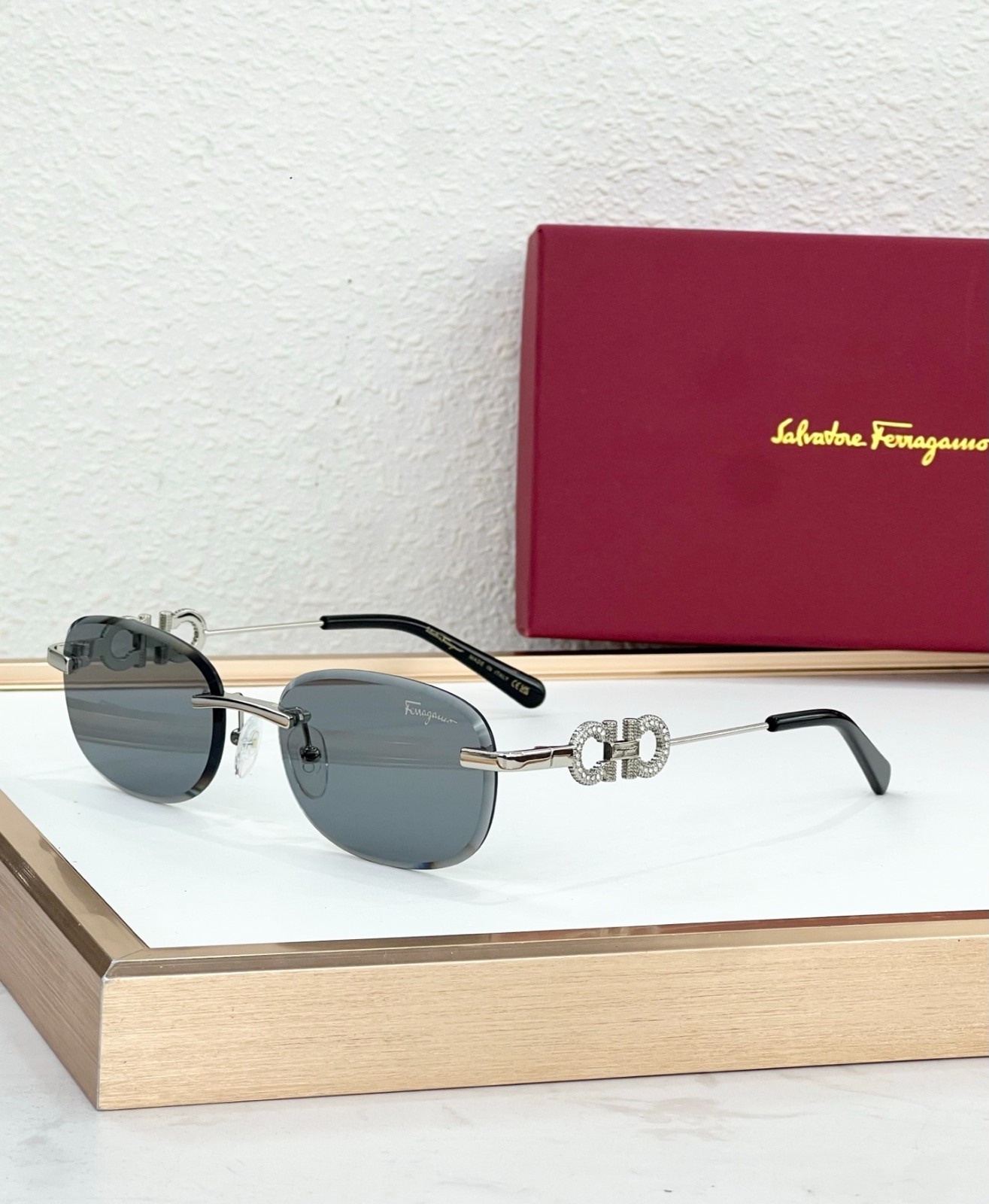 Salvatore ferragamo Style Unisex Sunglasses – MODEL: SF1679L – SIZE：58口17-145
