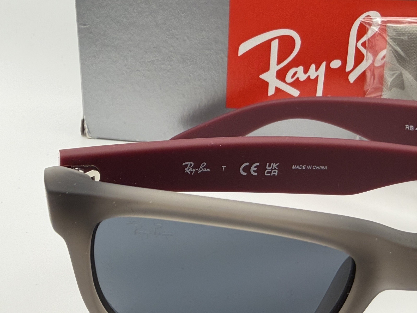 Ray-Ban RB4165 Justin Rubber Grey 6509/87 Sunglasses NEW w/ Defect
