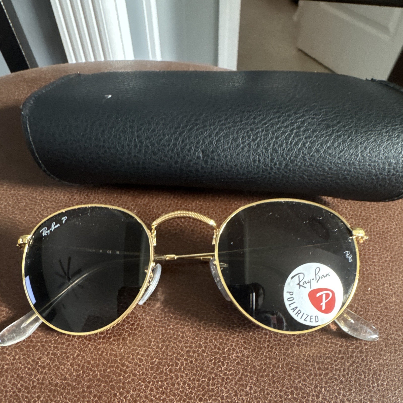 Ray-Ban Round Polarized Sunglasses Gold Metal Frame Black Glass Lenses w/ Case