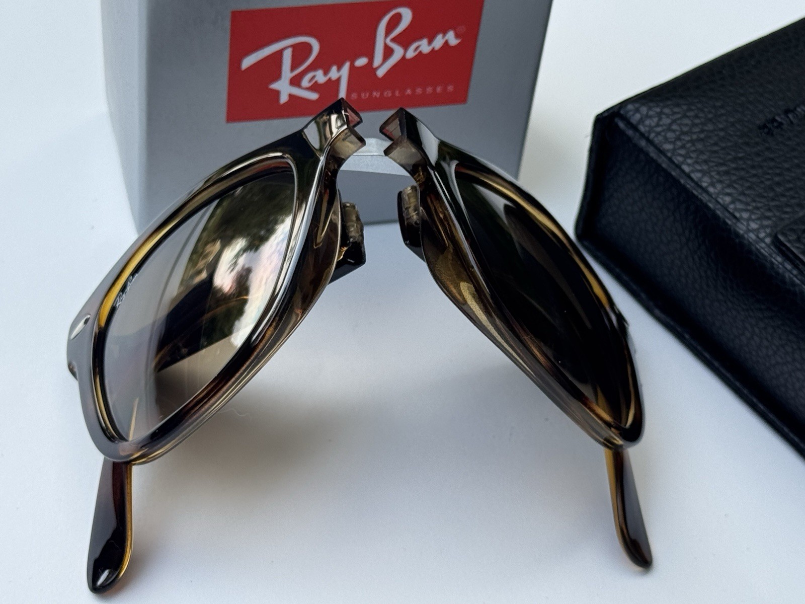 NEW Ray-Ban RB4105 Folding WAYFARER 710/51 Tortoise Brown Gradient Lenses 50mm