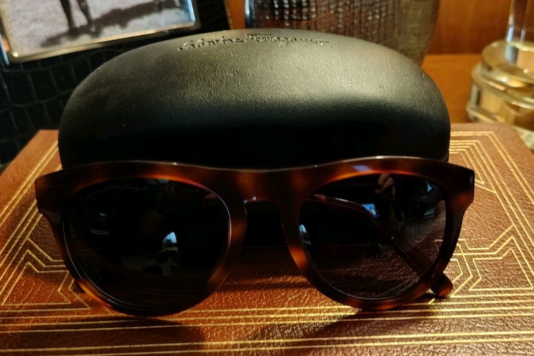 Salvatore Ferragamo’s Tortoise Round Sunglasses SF828S 54-21-145 Made in Italy