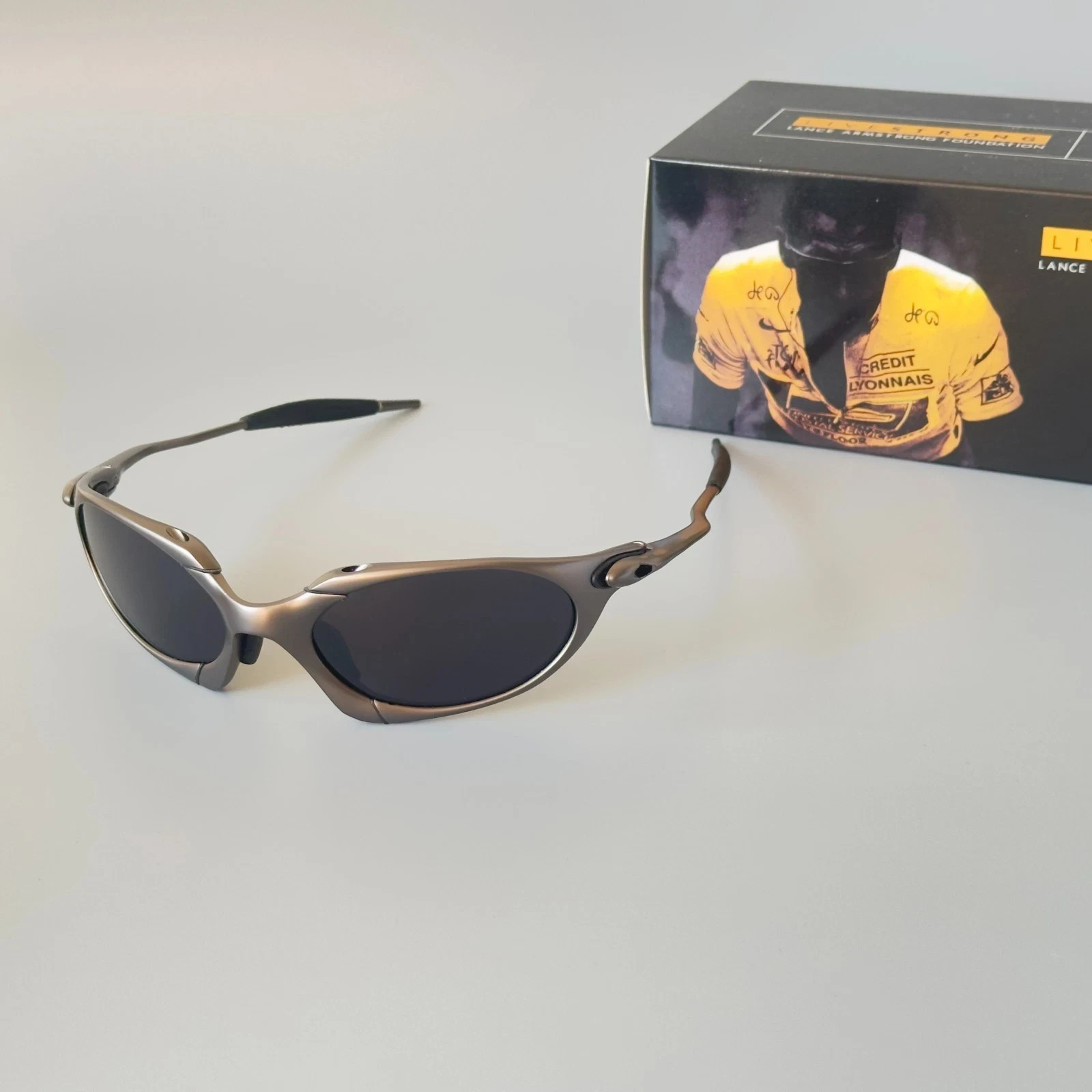 Oakley Romeo X Metal Retro Sunglasses Black Frame/Black Lens