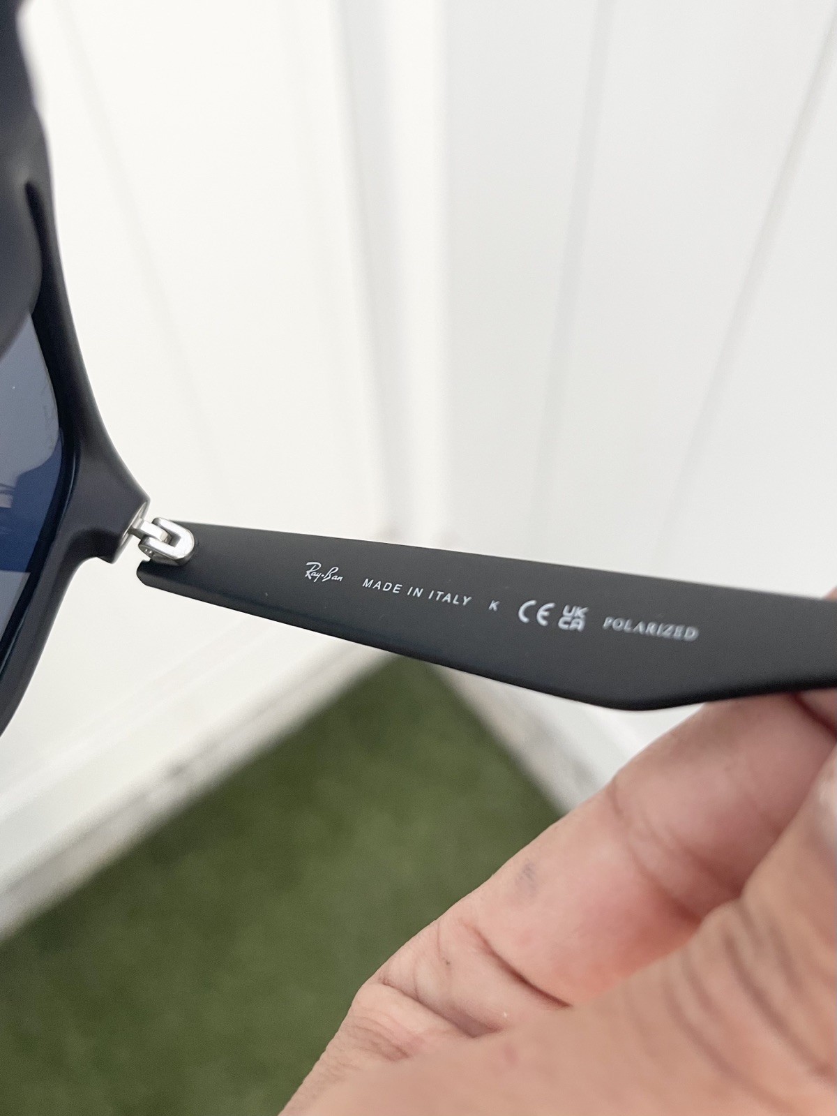 NWT Authentic Ray Ban Polarized Justin RB4165 4165 Black Red Flash Lens 55/16