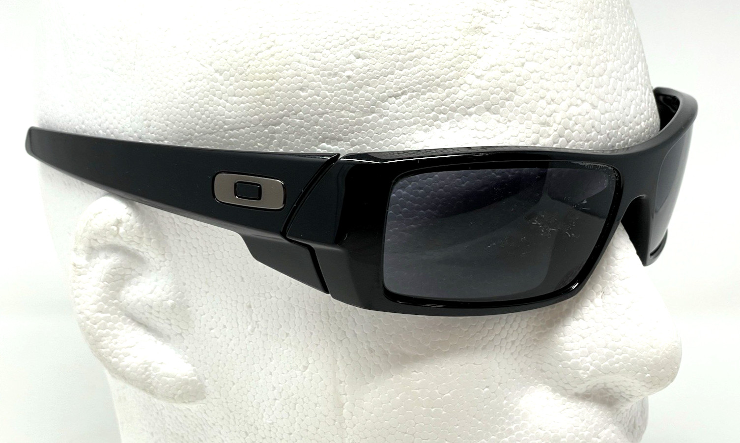 OAKLEY Gascan Sunglasses 03-471 Polished Black | 60-15-127 | Scratched