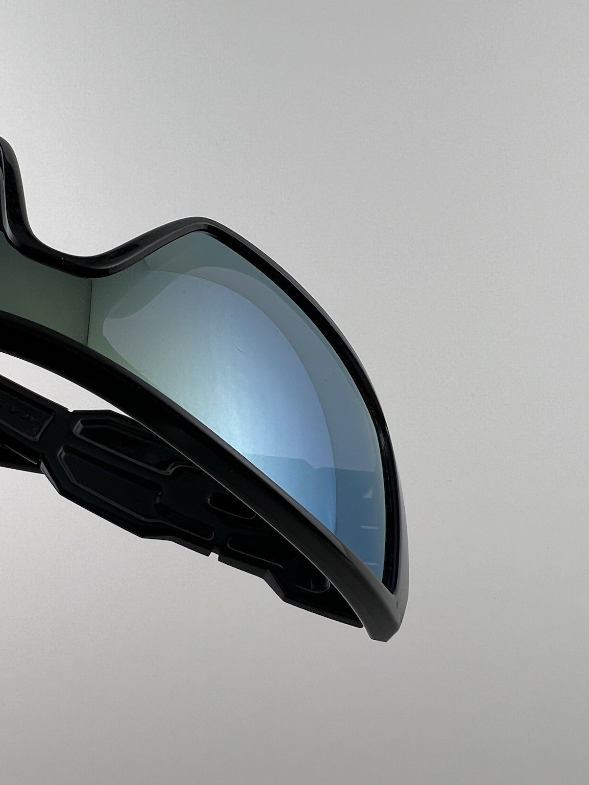 Oakley Oil Rig Polished Black Frame Emerald Iridium Lens Metallic Green Icons