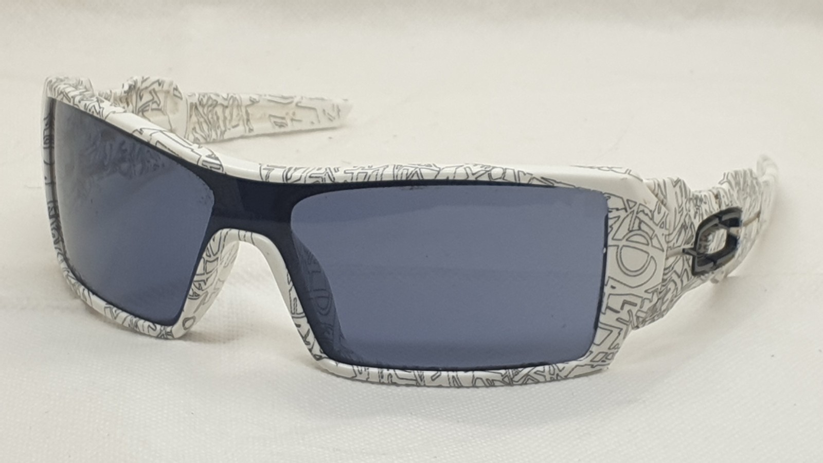 Oakley Oil Rig Sunglasses “Frame” 03-461 Printed Black and White