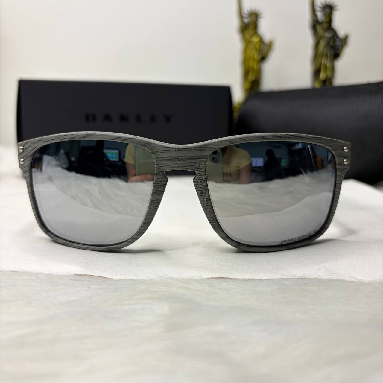 Oakley Holbrook Sunglasses Grey Woodgrain Frame Prizm Silver Polarized UV400 New