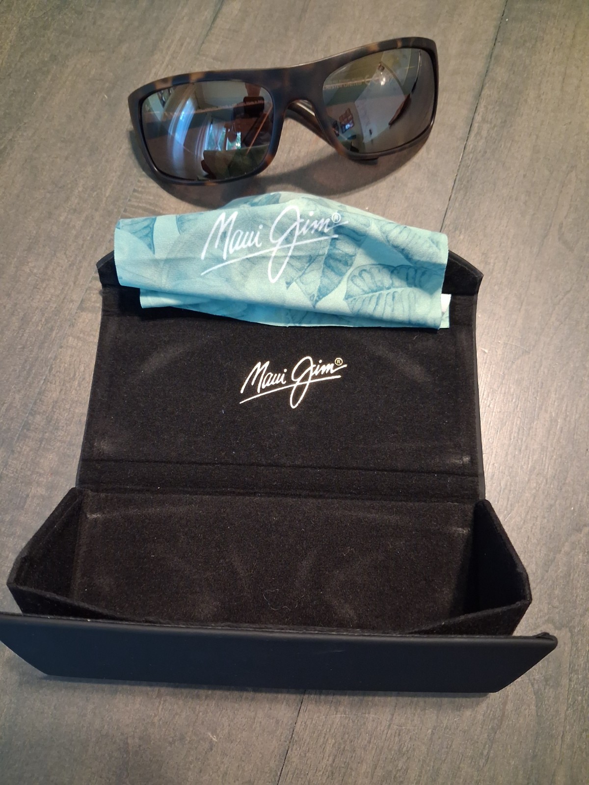 Maui Jim (MJ 202) Peahi Wraparound Sports Sunglasses w/ Original Case and Cloth