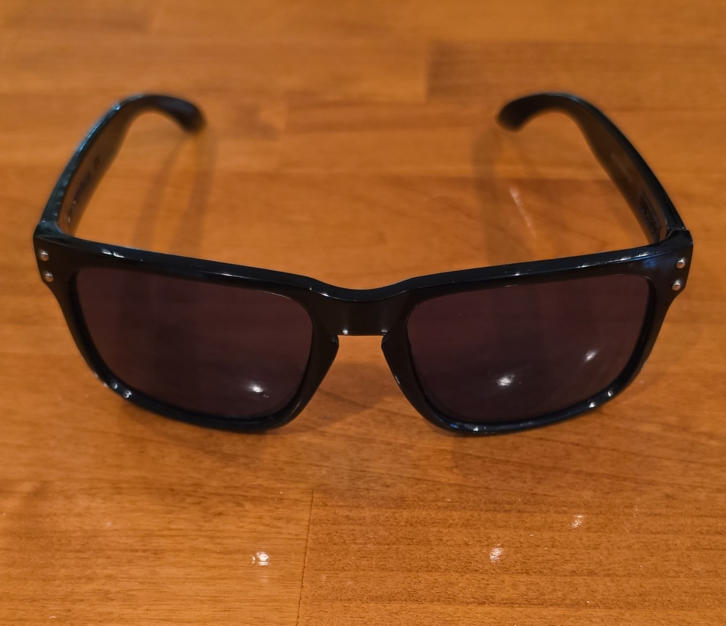 Oakley Holbrook Square Sunglasses Black Plastic Frame Gray Tinted Lenses